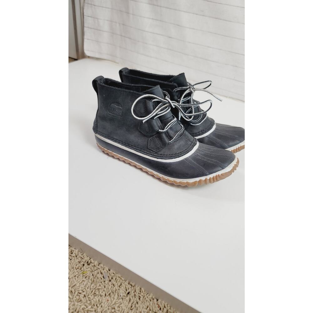SOREL OUT & ABOUT DUCK WATERPROOF ANKLE BOOTS IN BLACK, SZ 9.5